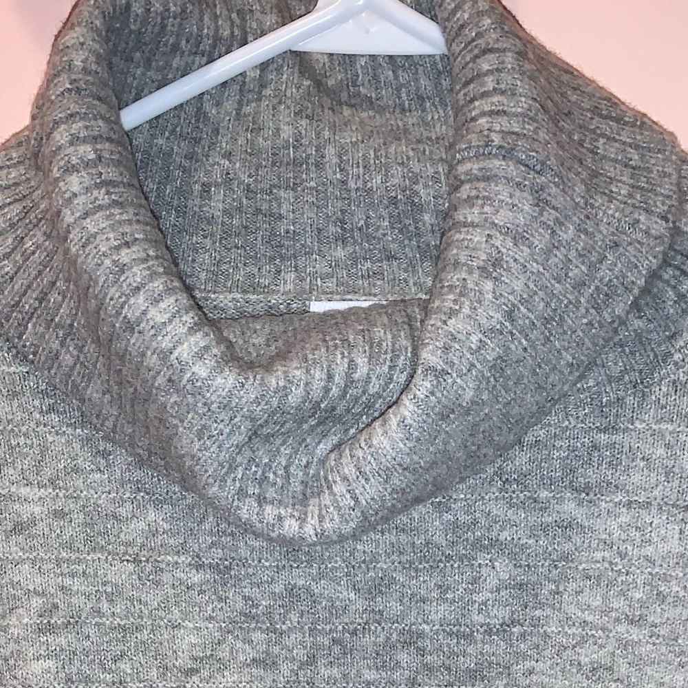 Grey Turtle Neck - Picture 2 of 3